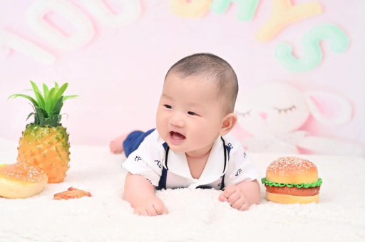 广州包生男孩的试管医院宝宝手上小红点 广州包生男孩的试管医院宝宝手上小红点